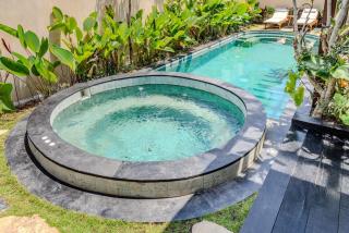 Garden Villa Round Jacuzzi Pool Canggu Babakan - 4