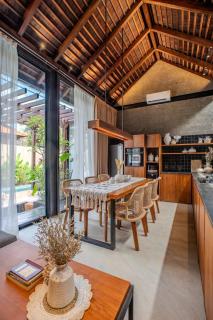 Garden Villa Round Jacuzzi Pool Canggu Babakan - 3