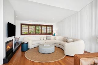 Seaside Serenity - Modern Luxury by the Waves - 3