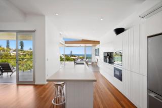 Seaside Serenity - Modern Luxury by the Waves - 4