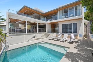 Seaside Serenity - Modern Luxury by the Waves - 9