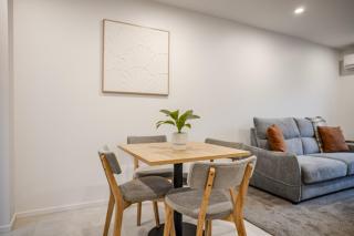 Contemporary 2BR Townhouse in Fairfield - 9