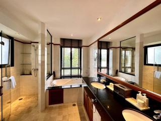 Laguna Cove Residences 4 Bedroom Villa - 9