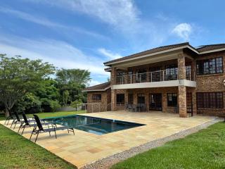 Avocado Grove Guest House - 8