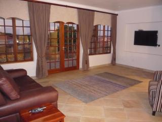 Avocado Grove Guest House - 5