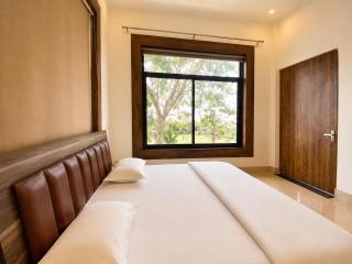 Hotel Vasant - Premium Hotel in Gajraula - All AC Rooms with Restaurant - Free Wi-fi & Parking - Banquet - 5