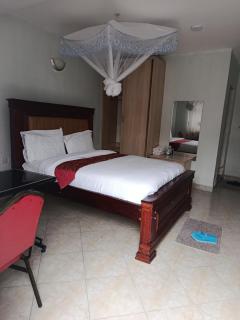 J & J Olosho Hotel - 4