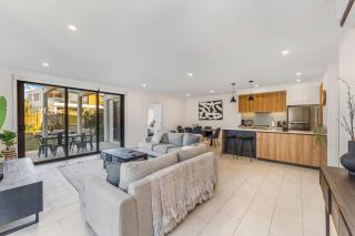 Modern Torquay Living - 8