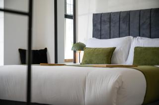 Apartment Sleeps 2 - Free Parking WiFi Garden - 4