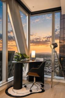 Executive City Retreat with Amazing Views and Parking - 3