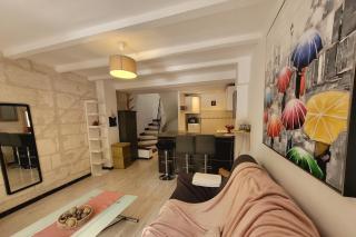 La Maison de Brigitte climatisée très bien placée tous commerces, en centre ville, Au choix 2 appartements 60 m2 pour 2 à 5 personnes ou studio 20 m2 pour 2 personnes max - 8