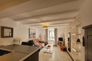 La Maison de Brigitte climatisée très bien placée tous commerces, en centre ville, Au choix 2 appartements 60 m2 pour 2 à 5 personnes ou studio 20 m2 pour 2 personnes max - 6