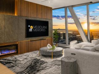 Executive City Retreat with Amazing Views and Parking - 5