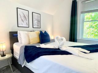 Academic Oasis: Modern Flat Near WesternU & Trails - Holiday Home - 3
