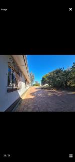 Charming 4-Bedroom House with Pool in Makhanda - 4