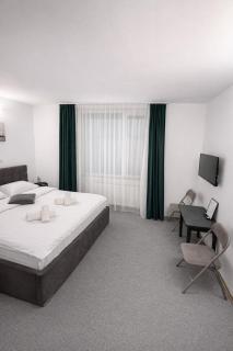 Corner Five Rooms - 2