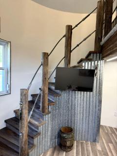Rustic Silo Cabin with Riverfront Fishing Access near Big Hole River, Montana - 3