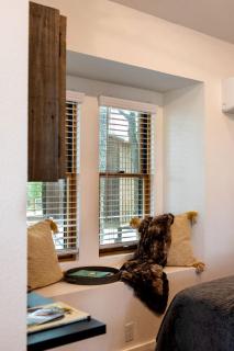 Cozy Treehouse near Magnolia, Texas, for Romantic Glamping Getaways - 8