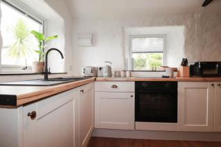 Primrose Cottage - 1