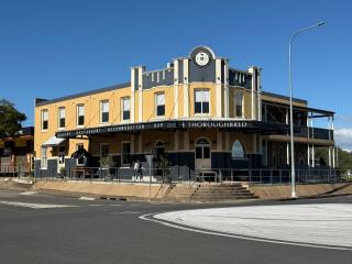 Thoroughbred Hotel - 0