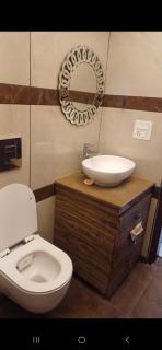 Good room with all amenities and good host - 5