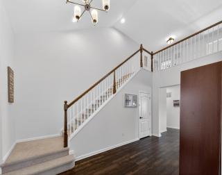 Spacious Family Gathering Spot - Sleeps 8 - BBQ - 9