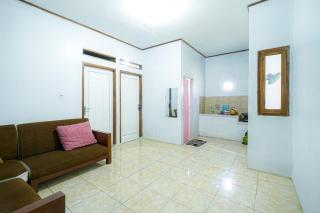 RedDoorz at Pondok Diana Pantai Ujung Genteng 4 - 4