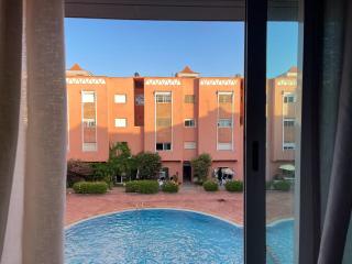 Appart piscine, parking privé, idéal aux familles - 0