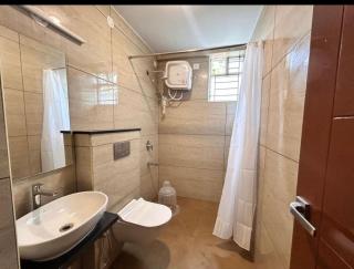 Chic studio premium near manyta BCIT - 5