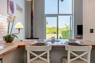 Host & Stay - Hallmark Lodge - 4