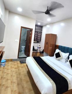 Hotel Neelam in- 3 Minute From New Delhi Station And Connaught Place - 1