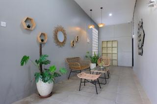 Urbanview Hotel Griya Menteng Palangkaraya by RedDoorz - 3