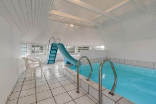 Fantastisk Stråtækt Feriehus Med Pool Sj450 - 9