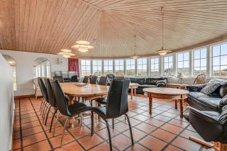Stråtækt Feriehus Med Pool Sj690 - 1