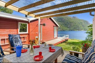 Cozy cabin by the waterfront, tranquility, nature, and fjords - 1
