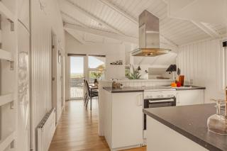 Flot Feriehus På En Kuperet Grund Sj802 - 4