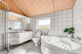 Dejligt Feriehus Med Spa Og Sauna Sj752 - 8