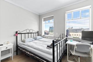 Central Penthouse with Private Eclipse Views - 4