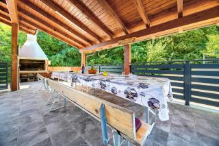 Greenwood Retreat With Hot Tub & Sauna - Happy Rentals - 8