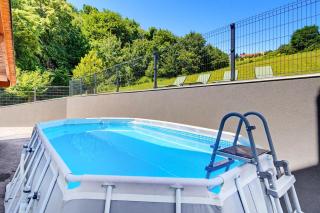 Greenwood Retreat With Hot Tub & Sauna - Happy Rentals - 9