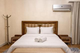 Nilefront 3BDR Apartment with Panoramic Views l Agouza - 3