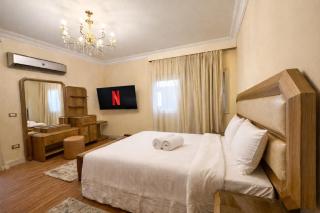 Nilefront 3BDR Apartment with Panoramic Views l Agouza - 1