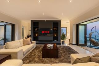 Luxury Coastal Retreat - 7