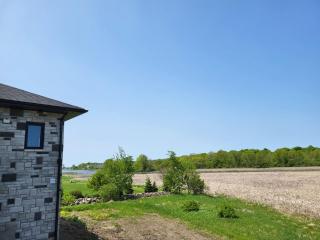 Quarto Gananoque #1 - 3