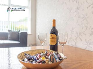 4-Bed House in Lowton Ideal for Contractors & Families - 6