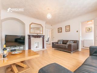 4-Bed House in Lowton Ideal for Contractors & Families - 7