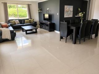 Relaxed Mount Gambier home with backyard - 7