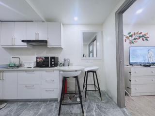First Class Modern Suite in City Hub Baguio City with generator - 2