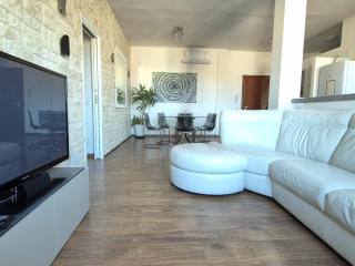 Reggio Emilia Central Design Apartment - 3