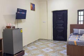 Cozy 1-Bedroom with Free Wi-Fi & In-Unit Laundry - 1